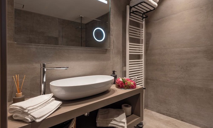 Castagnito Bed & Breakfast | Large Deluxe Suite 101 with terrace - Relais PQlin & Winery.