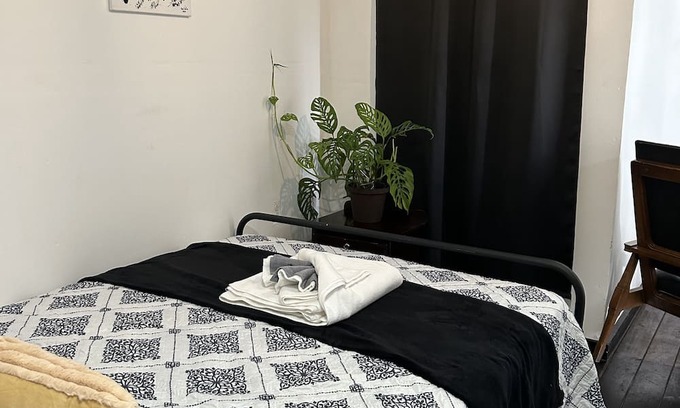 King's Park Apartment | Cozy studio with WiFi in King’s Park, Belize City