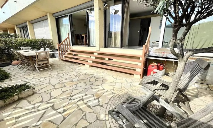 Port-la-Nouvelle Apartment | Residence Le Splendor - BACKGROUND: Air-conditioned T3 VASTE in the DRC with large terrace