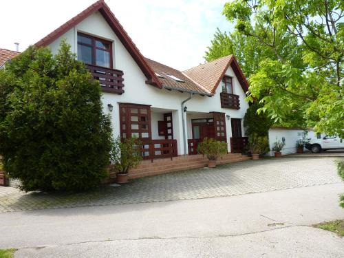 Hegyko Bed & Breakfast | Party Panzió Hegykő