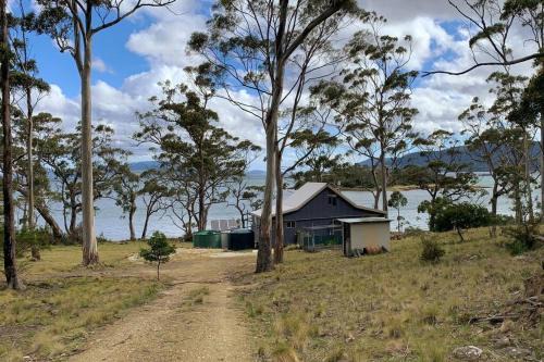 Apollo Bay House | Bruny Island, Secluded Waterfront on 5 acres